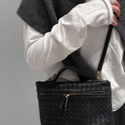 sᴏғᴛ ᴠᴀɴɪᴛʏ 大號真皮手工編織化妝包｜美ONE甄選