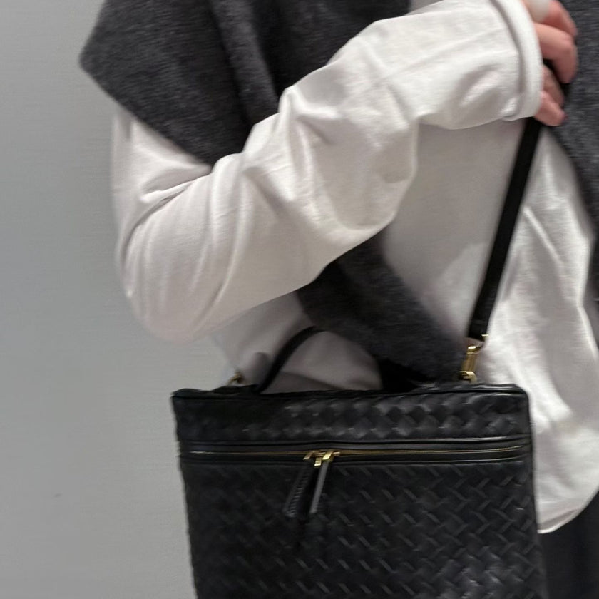 sᴏғᴛ ᴠᴀɴɪᴛʏ 大號真皮手工編織化妝包